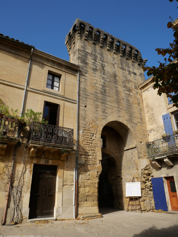 Remoulins porte fortifiée